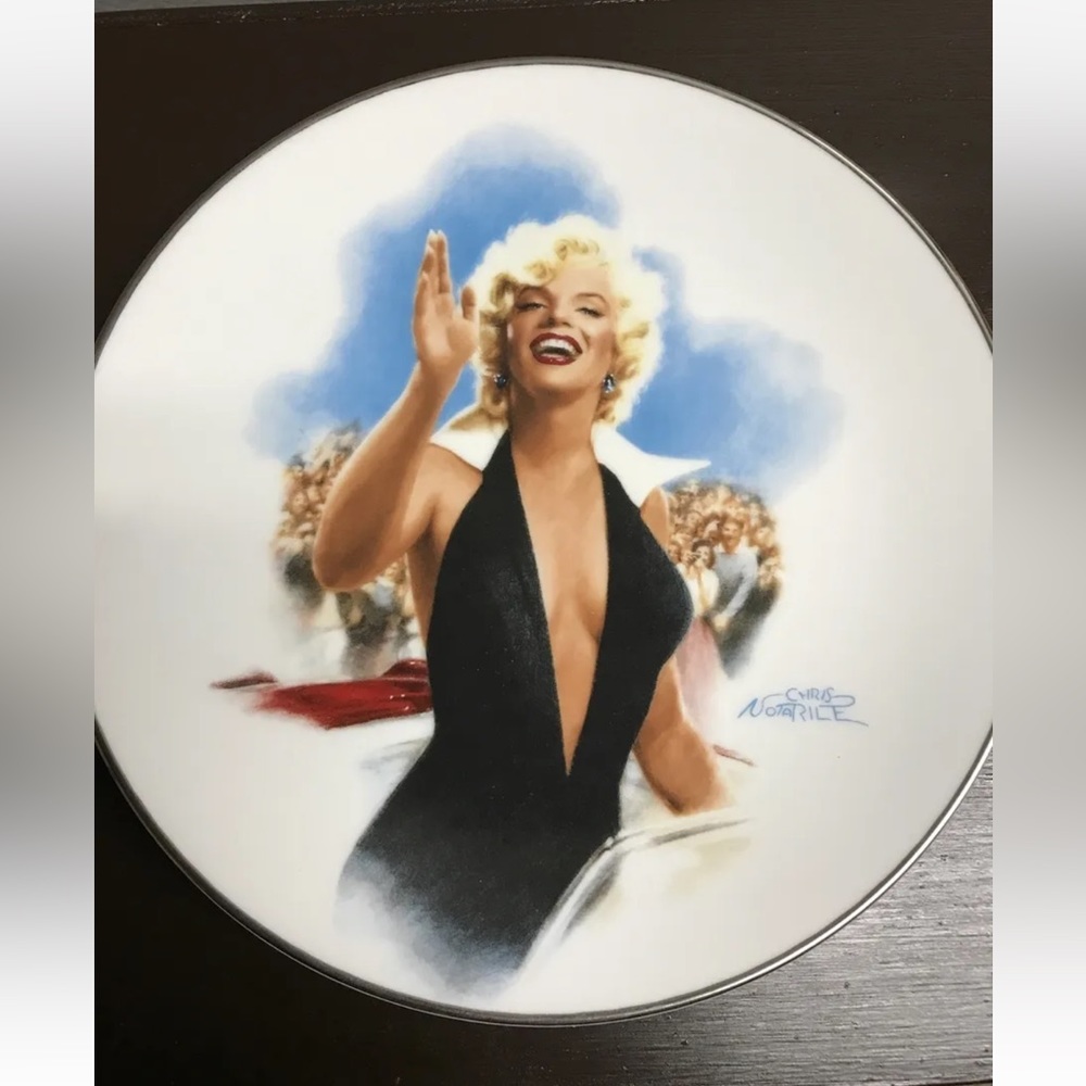MARILYN MONROE "STOPPING TRAFFIC" Collector Plate - Delph, 1993